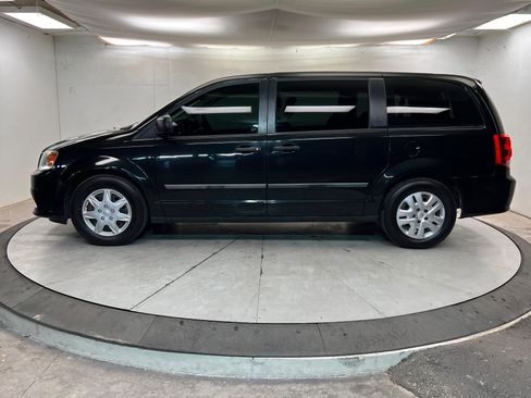 Used 2014 Dodge Grand Caravan American Value Package w/ UConnect Hands-Free Group image 2