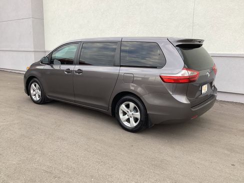 Used 2015 Toyota Sienna L image 26