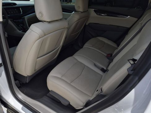 Used 2021 Cadillac XT6 Premium Luxury FWD image 18