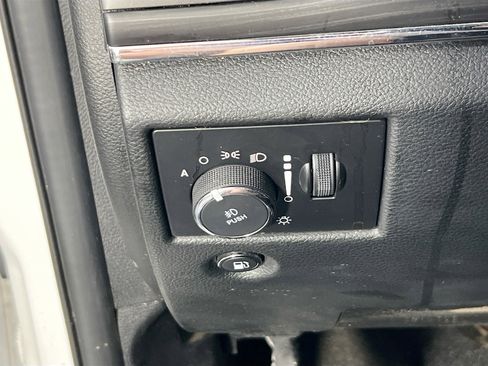 Used 2022 Jeep Grand Cherokee Limited image 10