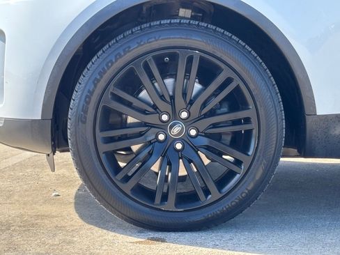 Used 2017 Land Rover Discovery HSE image 11