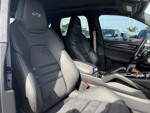 Used 2022 Porsche Cayenne GTS AWD/4WD image 5