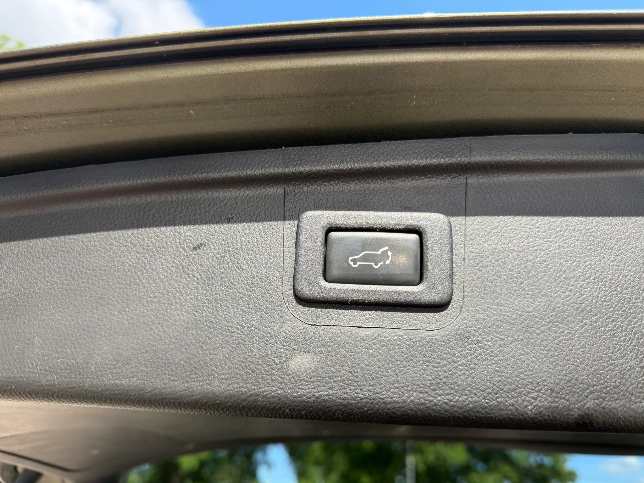 Used 2018 Subaru Outback 3.6R Touring AWD/4WD image 18
