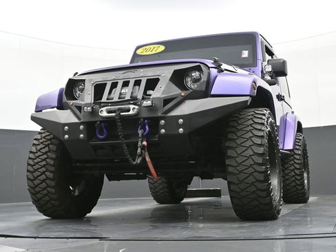 Used 2017 Jeep Wrangler Sahara image 40