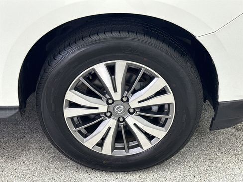 Used 2020 Nissan Pathfinder SV image 38