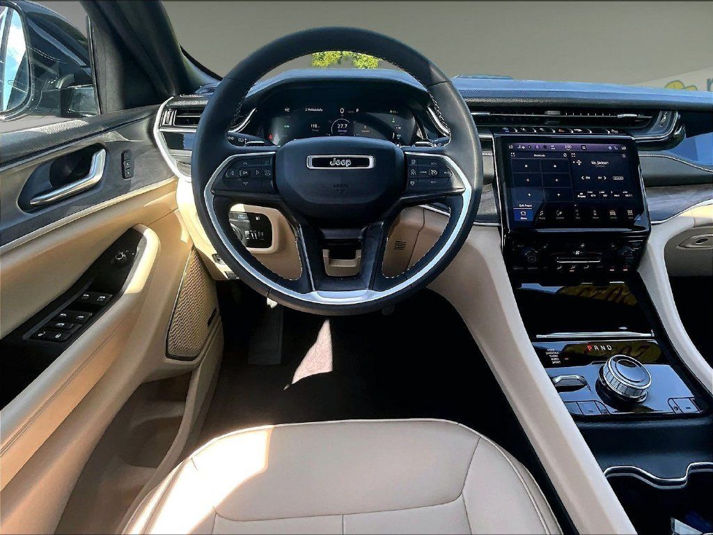 Used 2023 Jeep Grand Cherokee 4WD 4xe image 17