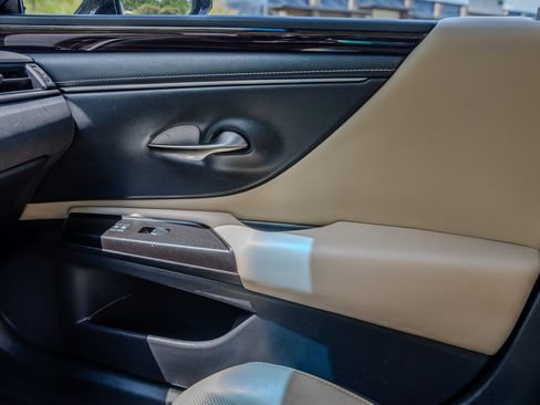 Used 2019 Lexus ES 350 w/ Premium Package FWD image 22
