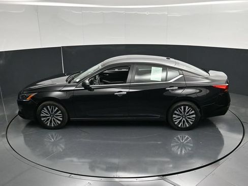 Used 2024 Nissan Altima 2.5 SV AWD/4WD image 43