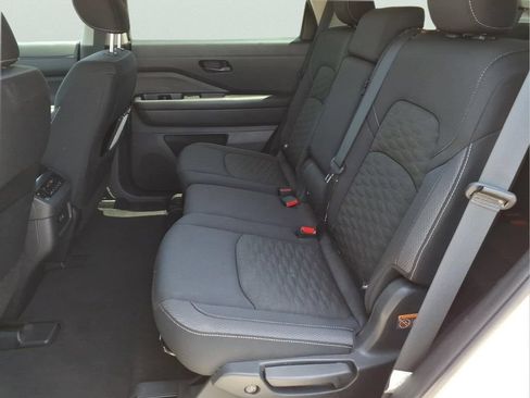 Used 2024 Nissan Pathfinder SV FWD image 24