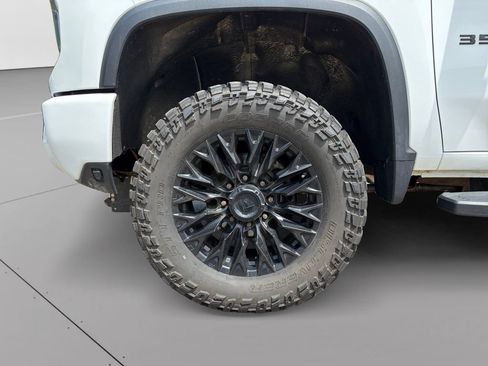 Used 2024 Chevrolet Silverado 3500 LTZ w/ LTZ Plus Package AWD/4WD image 11