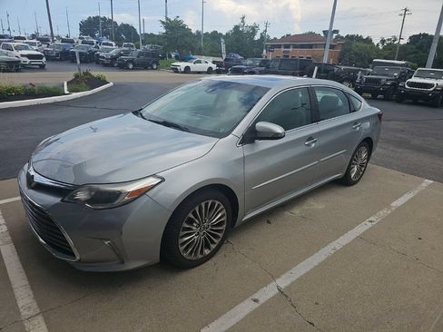 Used 2017 Toyota Avalon Limited w/ Carpet Mat Package FWD image 2