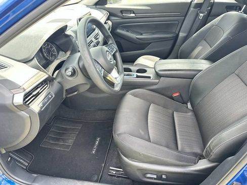 Used 2025 Nissan Altima 2.5 SV FWD image 19