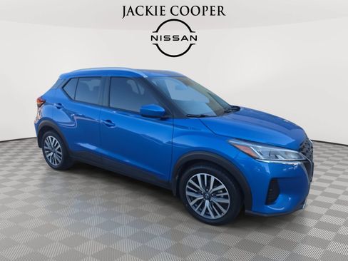 Used 2023 Nissan Kicks SV FWD image 3