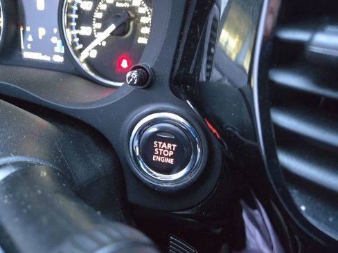 Used 2018 Mitsubishi Outlander AWD image 19