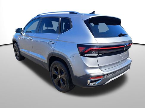 New 2025 Volkswagen Taos SEL image 8