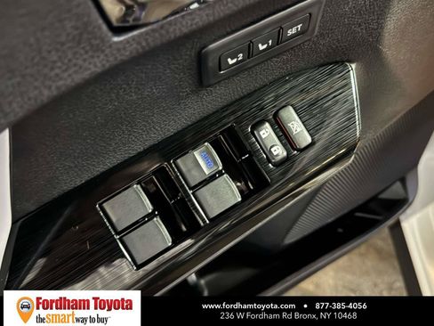Used 2018 Toyota RAV4 Limited w/ Advanced Technology Package FWD image 16
