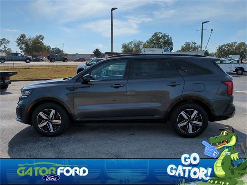 Used 2023 Kia Sorento S image 8