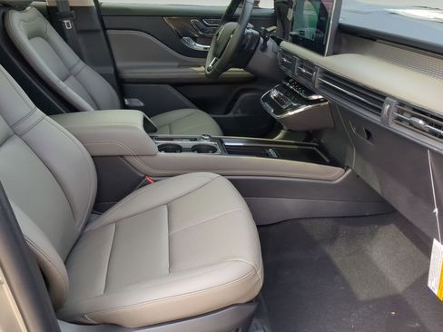 New 2026 Lincoln Corsair Premiere FWD image 24
