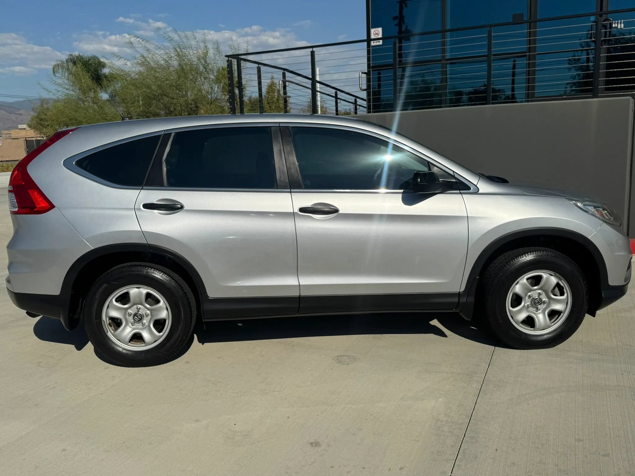 Used 2015 Honda CR-V LX image 4