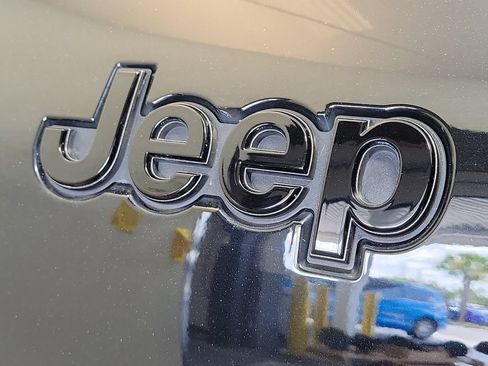 Used 2024 Jeep Grand Cherokee L Altitude RWD image 7