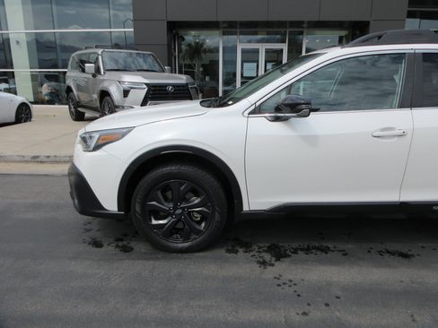 Used 2020 Subaru Outback Onyx Edition XT w/ Popular Package #2 AWD/4WD image 2