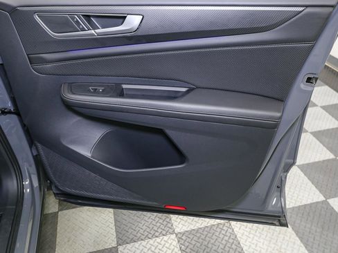 Used 2024 Volkswagen Atlas Cross Sport SEL R-Line image 25