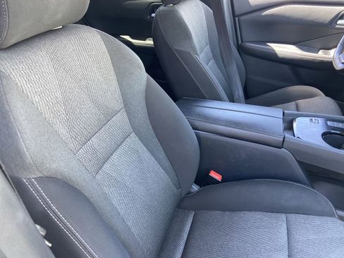 Used 2025 Nissan Rogue SV FWD image 23