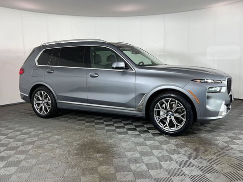 Certified 2024 BMW X7 xDrive40i w/ Premium Package AWD/4WD image 3