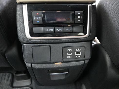 Used 2024 Subaru Ascent Premium w/ Convenience Package image 23