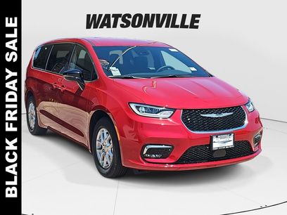 New 2025 Chrysler Pacifica Select