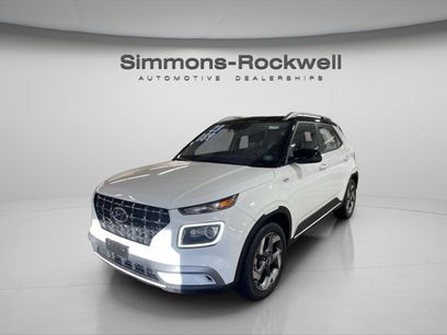 Used 2023 Hyundai Venue Limited w/ Cargo Package