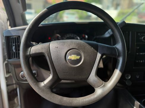 Used 2018 Chevrolet Express 3500 w/ Chrome Appearance Package RWD image 19