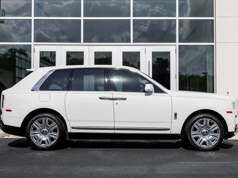 Certified 2023 Rolls-Royce Cullinan AWD/4WD image 19