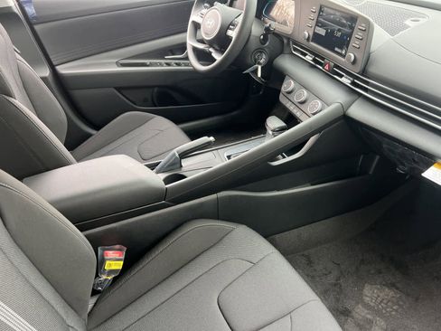 New 2026 Hyundai Elantra SE FWD image 16