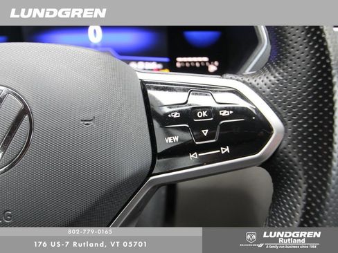 Used 2022 Volkswagen Tiguan SE R-Line image 18