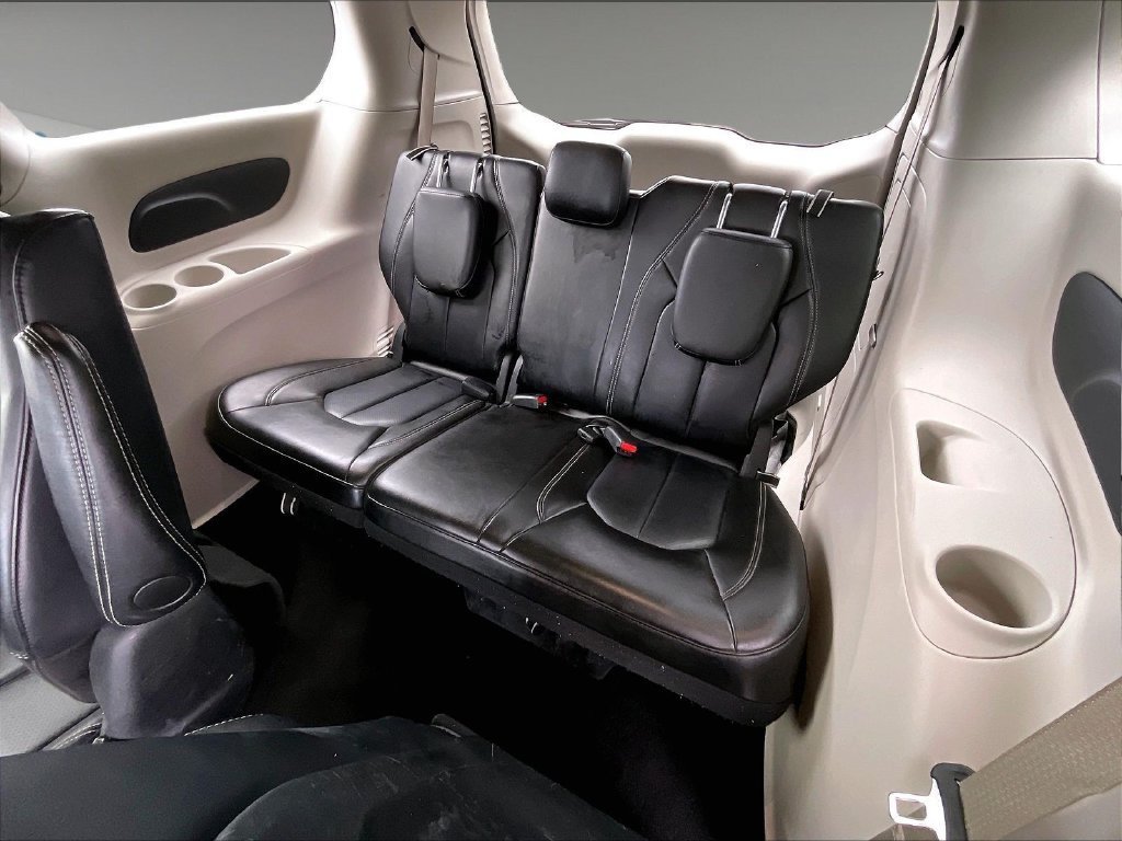 Used 2024 Chrysler Pacifica Limited FWD image 16