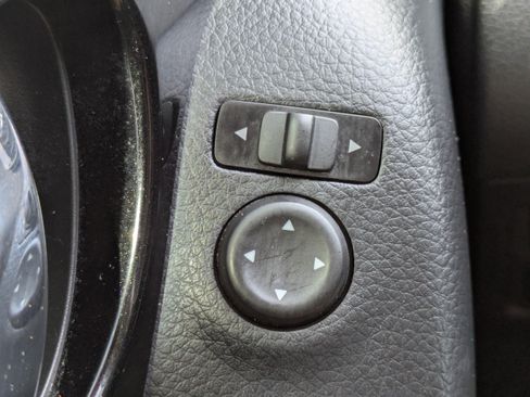 Used 2021 Nissan Rogue Sport SV image 28