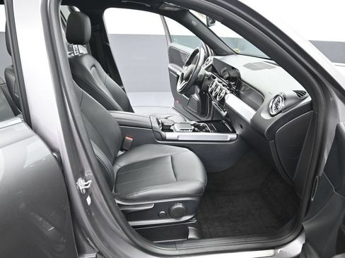 Used 2022 Mercedes-Benz GLB 250 4MATIC image 35
