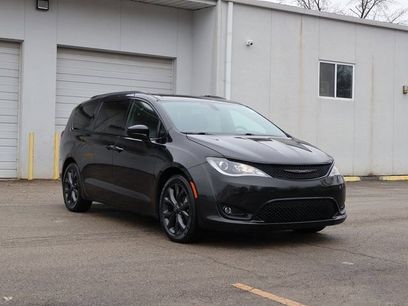 Used 2020 Chrysler Pacifica Touring-L w/ S Appearance Package
