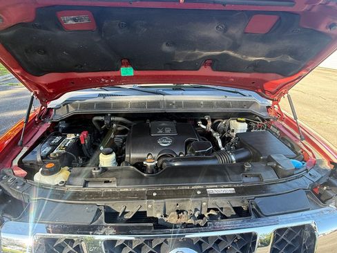 Used 2011 Nissan Titan SV w/ SV Value Truck Pkg AWD/4WD image 25
