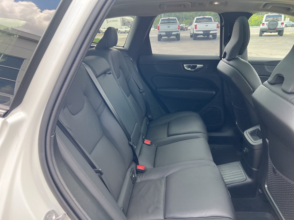 Certified 2025 Volvo XC60 T8 Plus w/ Protection Package Premier AWD/4WD image 32