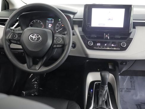 Used 2025 Toyota Corolla LE w/ LE Premium Package FWD image 2