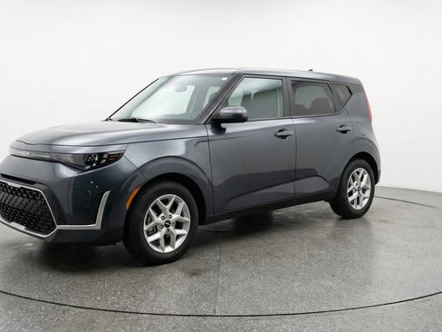 Used 2025 Kia Soul LX w/ LX Technology Package FWD image 3