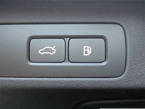 Used 2025 Volvo XC90 T8 Ultra w/ Protection Package Premier image 26