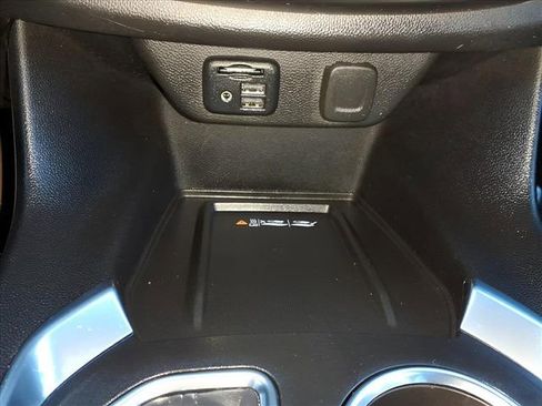 Used 2022 Chevrolet Traverse LT w/ LT Premium Package image 24