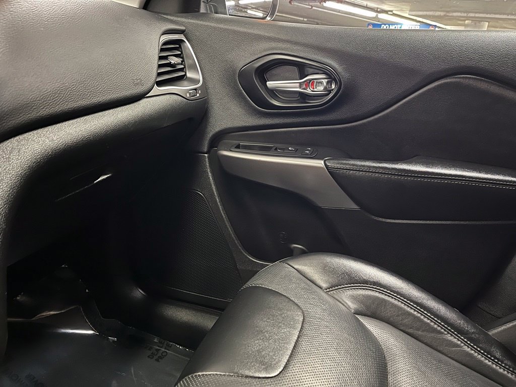 Used 2022 Jeep Cherokee Latitude Lux FWD image 27
