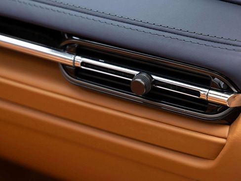 Used 2024 Aston Martin DB12 Convertible image 47