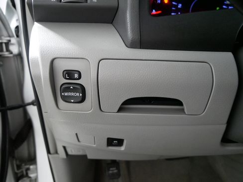 Used 2011 Toyota Camry LE image 26