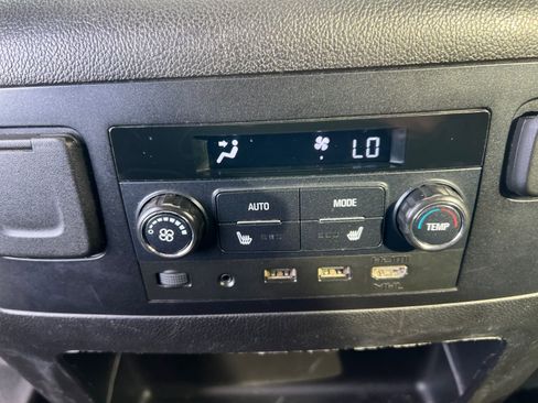 Used 2019 Chevrolet Suburban Premier image 32