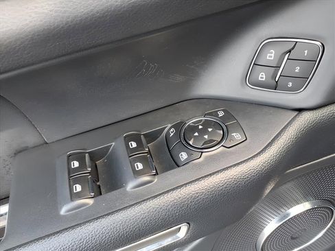 Used 2024 Ford Expedition XLT image 16